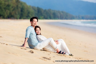 couple photo session at naithon beach