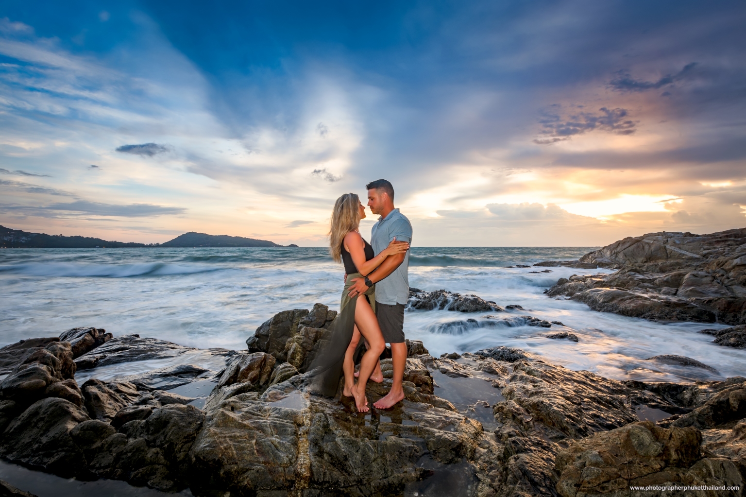 honeymoon couple photoshoot at patong beach phuket