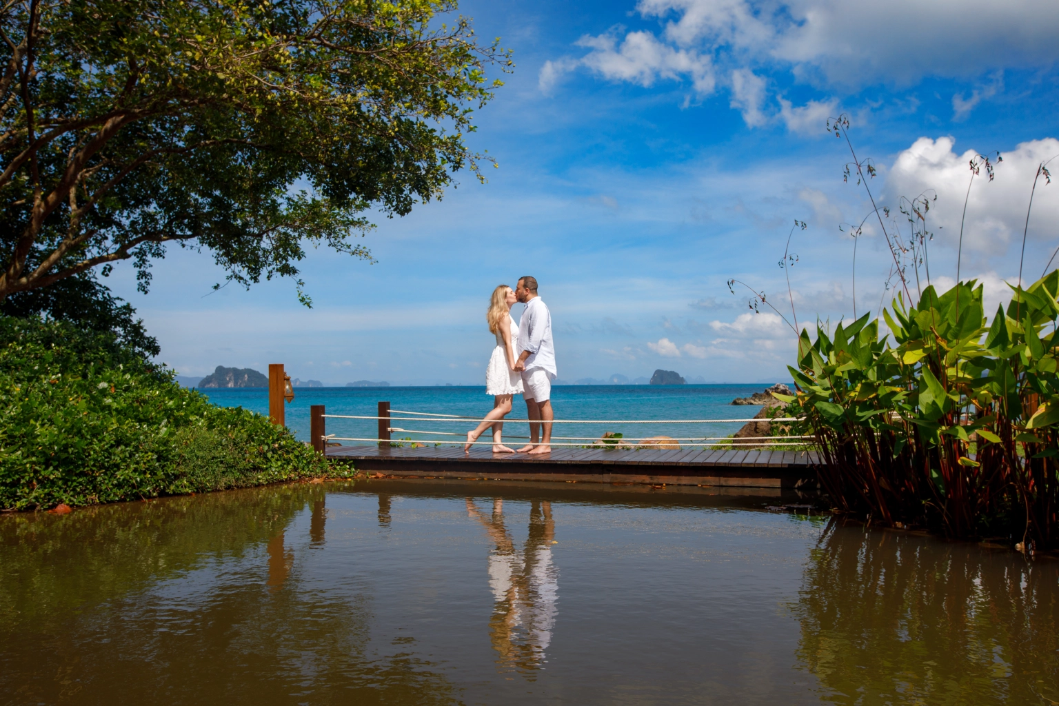 Honeymoon couple photoshoot at phulay bay krabi